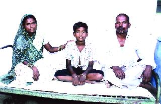 आयुष्यभर चाकरी करीन पण कर्ज द्या!