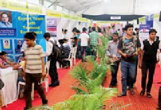 'Career Guru' as 'Aspire' | ‘अँस्पायर’च्या रूपात मिळाला ‘करिअर गुरू’ 'Career Guru' as 'Aspire' | ‘अँस्पायर’च्या रूपात मिळाला ‘करिअर गुरू’