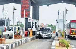 44 Toll Offices in the State | राज्यातील 44 टोल बंद