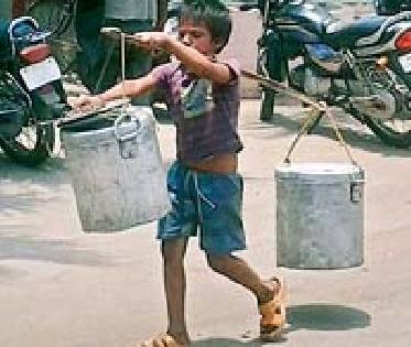 Child labor is being implemented openly | खुलेआम राबविले जाताहेत बालमजूर Child labor is being implemented openly | खुलेआम राबविले जाताहेत बालमजूर