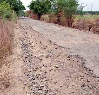Accidentally the question on the road is on the anvil | अपघाताने रस्त्यांचा प्रश्न ऐरणीवर