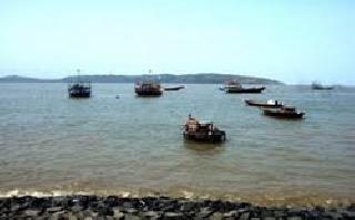 Wave on the Vasai shore | वसई किनाऱ्याला लाटांचा तडाखा Wave on the Vasai shore | वसई किनाऱ्याला लाटांचा तडाखा