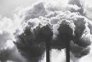 Due to pollution in two factories | प्रदूषणावरून दोन कारखान्यांत वाद Due to pollution in two factories | प्रदूषणावरून दोन कारखान्यांत वाद
