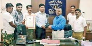 'Oneshree' award to the Police Headquarters | पोलीस मुख्यालयाला ‘वनश्री’ पुरस्कार 'Oneshree' award to the Police Headquarters | पोलीस मुख्यालयाला ‘वनश्री’ पुरस्कार
