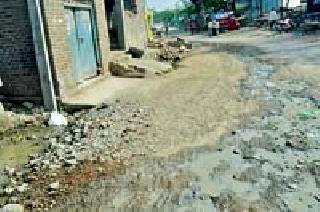The encroachment was removed like 'debris' | अतिक्रमण हटविले मलबा ‘जैसे थे’