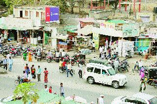 Aurangabad- ignoring the encroachments on the city road | औरंगाबाद- नगर रस्त्यावरील अतिक्रमणांकडे दुर्लक्ष