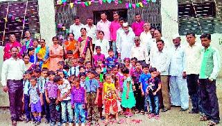 Welcome to newborns on the first day of school in Dindori | दिंडोरीत शाळेच्या पहिल्या दिवशी नवोदित बालकांचे स्वागत