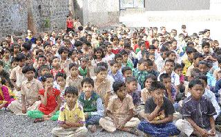 The bell rang; Schools resound again | घंटा वाजली; शाळा पुन्हा गजबजल्या The bell rang; Schools resound again | घंटा वाजली; शाळा पुन्हा गजबजल्या