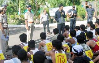 Facility to the candidates who have been given for the test | चाचणीसाठी आलेल्या उमेदवारांना दिल्या सुविधा