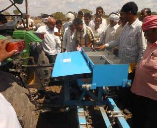 This year, BBF stresses sowing soya beans | यंदा बीबीएफने सोयाबीनची पेरणी करण्यावर भर This year, BBF stresses sowing soya beans | यंदा बीबीएफने सोयाबीनची पेरणी करण्यावर भर
