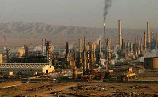 Terrorist attack on Iraq's oil refineries | इराकच्या तेल रिफायनरींवर दहशतवादी हल्ला