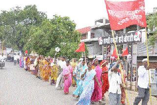Workers' Front on the Municipal Corporation | नगर पालिकेवर कामगारांचा मोर्चा Workers' Front on the Municipal Corporation | नगर पालिकेवर कामगारांचा मोर्चा