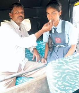 The books were frozen, but perseverance remained | पुस्तके भिजली, पण जिद्द कायम