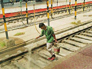 The train station got shocked | रेल्वेस्थानक झाले चकाचक