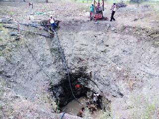 Magarrooh plan wells are incomplete | मग्रारोह योजनेतील विहिरी अपूर्ण