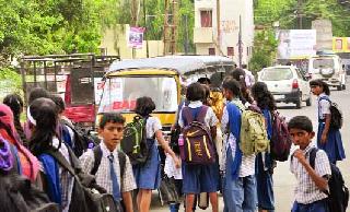 'Standing' by 'Standing' | ‘स्टॅण्डिंग’मुळे ऊठ‘बस’