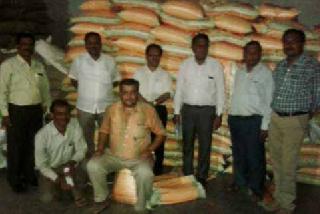 37 lakh fake seeds seized | ३७ लाखांचे बनावट बियाणे जप्त 37 lakh fake seeds seized | ३७ लाखांचे बनावट बियाणे जप्त