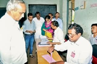 Election of Graduate Voter Constituency: Polling held on 23 centers in the district - 44.27 percent of the voting | पदवीधर मतदार संघाची निवडणूक : जिल्ह्यात २३ केंद्रांवर झाले मतदान - ४४.२७ टक्के मतदान Election of Graduate Voter Constituency: Polling held on 23 centers in the district - 44.27 percent of the voting | पदवीधर मतदार संघाची निवडणूक : जिल्ह्यात २३ केंद्रांवर झाले मतदान - ४४.२७ टक्के मतदान