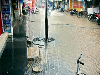 All the rain in the district - the relief of the farmers: | जिल्ह्यात सर्वदूर पाऊस - शेतकऱ्यांना दिलासा : कर्मचाऱ्यांची मात्र तारांबळ All the rain in the district - the relief of the farmers: | जिल्ह्यात सर्वदूर पाऊस - शेतकऱ्यांना दिलासा : कर्मचाऱ्यांची मात्र तारांबळ
