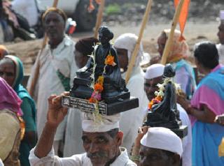 1500 Warkakas - Pandharpur slogan slogan | 1500 वारक-यांचा पंढरपूर स्वच्छतेचा नारा 1500 Warkakas - Pandharpur slogan slogan | 1500 वारक-यांचा पंढरपूर स्वच्छतेचा नारा