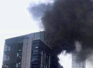 A fire in Elphinstone's Naman Midtown | एलफिन्स्टनच्या नमन मिडटाऊनला आग A fire in Elphinstone's Naman Midtown | एलफिन्स्टनच्या नमन मिडटाऊनला आग