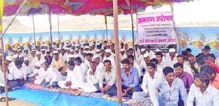 Fasting in Bhojapur dam | भोजापूर धरणात उपोषण