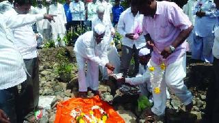 Shreefaji's Samadhi Darshan made the descendants of Gahwarel | शरीफजींच्या समाधीदर्शनाने वंशज गहिवरले