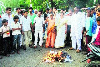 Movement of gudwaras began to agitate! | गुडेवारांच्या बदलीमुळे आंदोलन पेटू लागले !