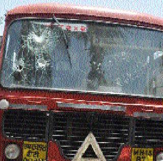 6 million losses in ST | एसटीचे दगडफेकीत ६ लाखांचे नुकसान 6 million losses in ST | एसटीचे दगडफेकीत ६ लाखांचे नुकसान