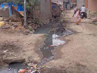 Lack of basic amenities at Risod | रिसोड येथे मुलभूत सुविधांचा अभाव Lack of basic amenities at Risod | रिसोड येथे मुलभूत सुविधांचा अभाव