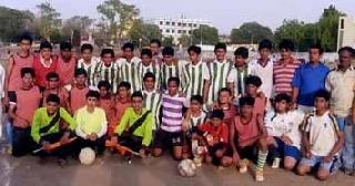 Akola Boyz winner in Shahidi Smruti Football tournament | शहिदी स्मृती फुटबॉल स्पर्धेत अकोला बॉईज विजेता Akola Boyz winner in Shahidi Smruti Football tournament | शहिदी स्मृती फुटबॉल स्पर्धेत अकोला बॉईज विजेता