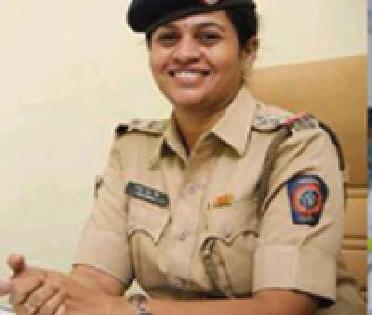 Gujarat police force now 33% women | गुजरात पोलीस दलात आता 33 टक्के महिला Gujarat police force now 33% women | गुजरात पोलीस दलात आता 33 टक्के महिला