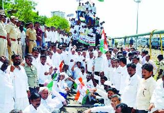 Congress's railroads against the hike | भाडेवाढीविरोधात कॉंग्रेसचे रेलरोको