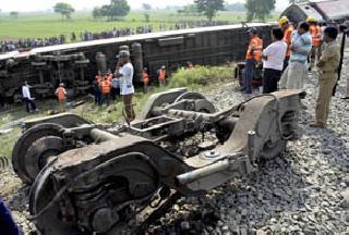 Rajdhani Express collapsed | राजधानी एक्स्प्रेस घसरली Rajdhani Express collapsed | राजधानी एक्स्प्रेस घसरली