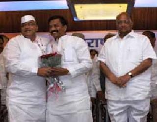 Tatkare as state president of NCP | राष्ट्रवादीच्या प्रदेशाध्यक्षपदी तटकरे