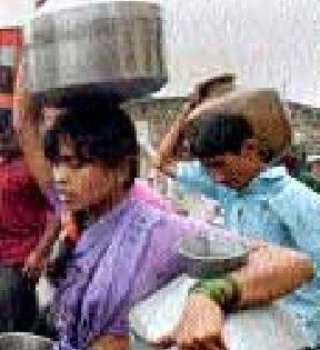 Tanker base for eleven hamlets with 33 villages | ३३ गावांसह अकरा वाड्यांना टँकरचा आधार