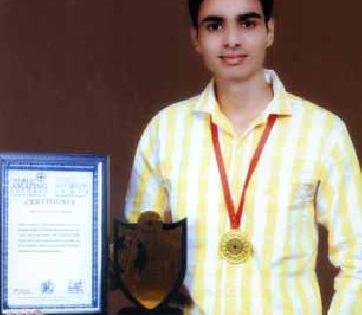 World record of clapping with one hand | एका हाताने टाळी वाजविण्याचा विश्वविक्रम World record of clapping with one hand | एका हाताने टाळी वाजविण्याचा विश्वविक्रम