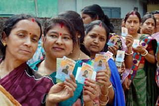 Depression among voters; 47 percent 69 percent voting | मतदारांमध्ये उदासीनता; 47़69 टक्के मतदान Depression among voters; 47 percent 69 percent voting | मतदारांमध्ये उदासीनता; 47़69 टक्के मतदान