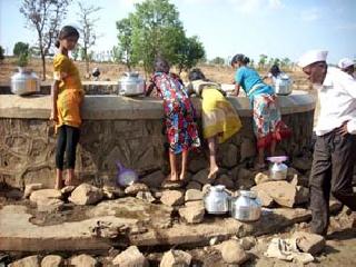 The wells in the Kasara area have come from the well | कसारा परिसरातील विहिरी आटल्या