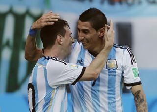 Shakira vs Messi will be playing the match | शकिरी विरुद्ध मेस्सी सामना रंगणार Shakira vs Messi will be playing the match | शकिरी विरुद्ध मेस्सी सामना रंगणार