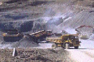 Due to lack of license, the closure of 82 mining stations will be stopped | परवान्याअभावी जिल्ह्यातील ८२ खाणपट्ट्या होणार बंद Due to lack of license, the closure of 82 mining stations will be stopped | परवान्याअभावी जिल्ह्यातील ८२ खाणपट्ट्या होणार बंद