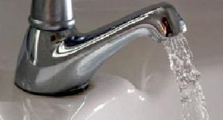 Unauthorized obstructions run water | अनधिकृत नळजोडांनी पळविले पाणी Unauthorized obstructions run water | अनधिकृत नळजोडांनी पळविले पाणी