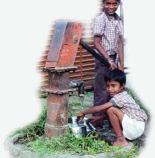 Schoolboy children! | शाळकरी मुले हातपंपावर! Schoolboy children! | शाळकरी मुले हातपंपावर!