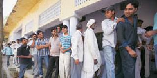 The last day of the voters was the seat of the house | अखेरच्या दिवशी मतदारराजा झाला जागा The last day of the voters was the seat of the house | अखेरच्या दिवशी मतदारराजा झाला जागा
