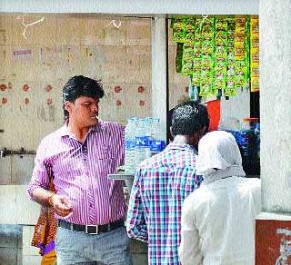 It can be taken here openly | इथे घेता येतो खुलेआम झुरका It can be taken here openly | इथे घेता येतो खुलेआम झुरका