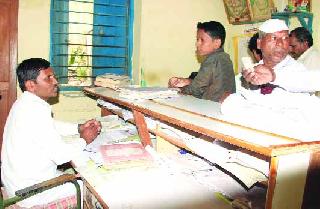 Bhausaheb disappeared, the power of the 'dummy' | भाऊसाहेब बेपत्ता, ‘डमी’च्या हाती सत्ता Bhausaheb disappeared, the power of the 'dummy' | भाऊसाहेब बेपत्ता, ‘डमी’च्या हाती सत्ता