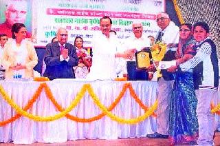 Distribution of Vasantrao Naik Agricultural Award | वसंतराव नाईक कृषी पुरस्कारांचे वितरण