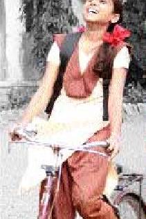 Bicycles are still in the bouquet | सायकलींचे अनुदान अद्यापही गुलदस्त्यातच Bicycles are still in the bouquet | सायकलींचे अनुदान अद्यापही गुलदस्त्यातच