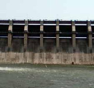 Water storage decreased | पाणीसाठा घटला Water storage decreased | पाणीसाठा घटला