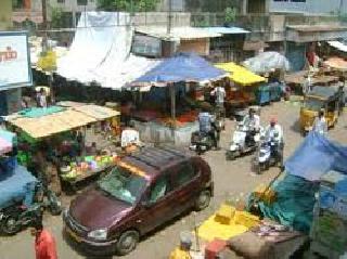 The unauthorized hawkers in the vegetable market have increased | भाजी मार्केटमध्ये अनधिकृत फेरीवाल्यांचे बस्तान वाढले